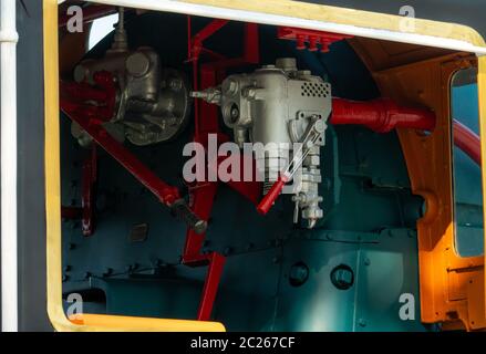 Distributeur de gros plan de locomotive à vapeur. Valves directionnelles permettre à la vapeur de circuler à travers le système d'entraînement du moteur de locomotive à vapeur. Transport ferroviaire Banque D'Images