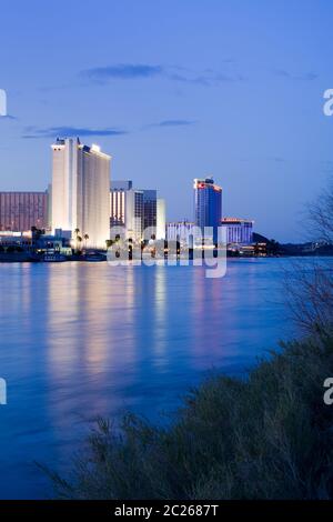 Casinos sur le fleuve Colorado, Laughlin City, Nevada, États-Unis Banque D'Images