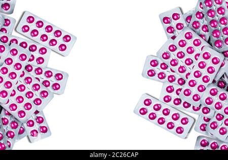 L'Ibuprofène en comprimé rose comprimés sous blister isolé sur fond blanc avec l'exemplaire de l'espace. L'ibuprofène pour soulager la douleur, migraine, fièvre élevée Banque D'Images