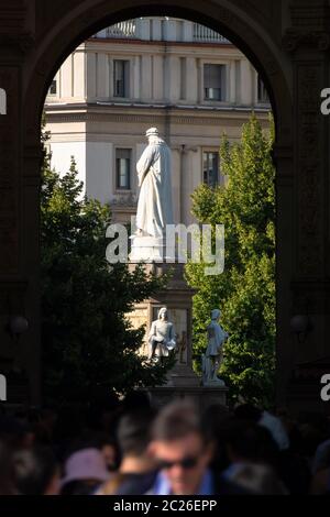 Monument de Léonard de Vinci à Milan Italie Banque D'Images