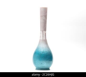 Vase poterie moderne avec beaux modèles isolé sur fond blanc Banque D'Images