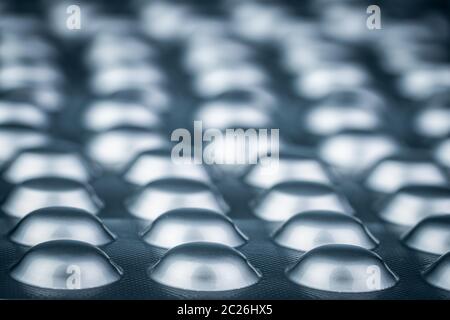 Calmant et relaxant musculaire médecine. Pile de papier d'aluminium argent blister. Pharmacie et industrie pharmaceutique concept. L'usage de drogues en ho Banque D'Images