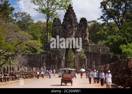 Angkor Thom, Tonle Om Gate (South Gate of Angkor Thom), ancienne capitale de l'Empire khmer, Siem Reap, Cambodge, Asie du Sud-est, Asie Banque D'Images