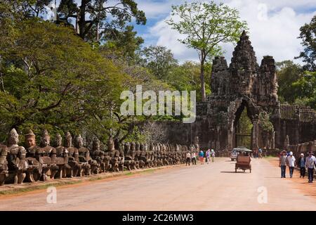 Angkor Thom, Tonle Om Gate (South Gate of Angkor Thom), ancienne capitale de l'Empire khmer, Siem Reap, Cambodge, Asie du Sud-est, Asie Banque D'Images