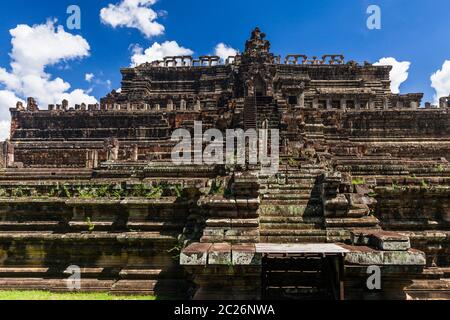 Angkor Thom, Baphuon, est une montagne de temple à trois niveaux, ancienne capitale de l'Empire khmer, Siem Reap, Cambodge, Asie du Sud-est, Asie Banque D'Images