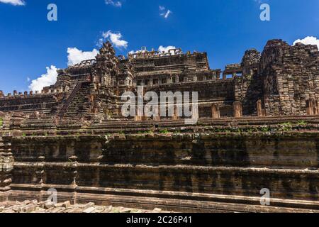 Angkor Thom, Baphuon, est une montagne de temple à trois niveaux, ancienne capitale de l'Empire khmer, Siem Reap, Cambodge, Asie du Sud-est, Asie Banque D'Images