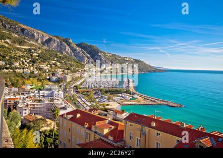 Ville de Menton et la frontière italienne française Bay sur la côte méditerranéenne, dans le sud de la France et l'Italie Banque D'Images