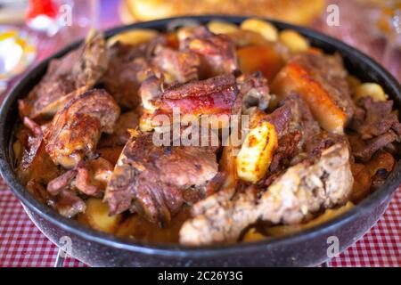 La viande et les légumes traditionnels croates lave peka, de l'alimentation de la Croatie Banque D'Images