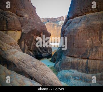 Panorama à l'intérieur du canyon alias Guelta d'Archei à Ennedi est, Tchad Banque D'Images