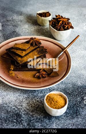 Concept culinaire avec différents types de chocolat Banque D'Images