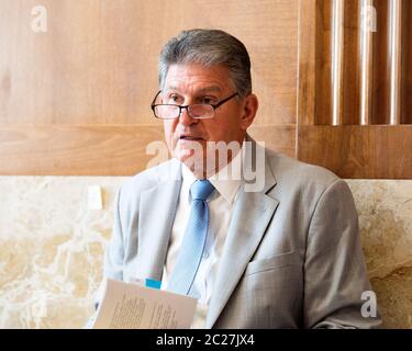 Washington, États-Unis. 16 juin 2020. États-Unis le sénateur Joe Manchin de Virginie-Occidentale à l'audience du Comité des crédits du Sénat. Crédit : SOPA Images Limited/Alamy Live News Banque D'Images