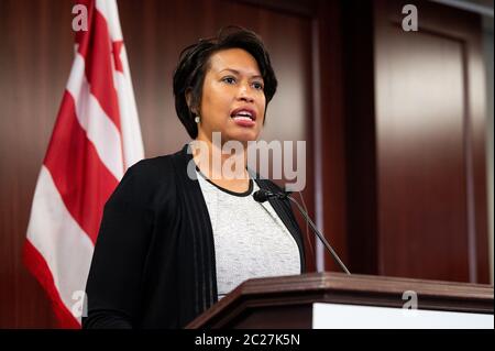 Washington, États-Unis. 16 juin 2020. Muriel Bowser, maire du district de Columbia, a pris la parole à la conférence de presse pour annoncer que le vote de H.R. 51, la loi sur l'admission de Washington, DC, sera voté à la Chambre des représentants le 26 juin 2020. Crédit : SOPA Images Limited/Alamy Live News Banque D'Images