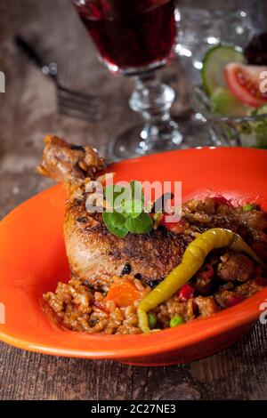 Cuisse de poulet grillée sur le riz avec chilie Banque D'Images