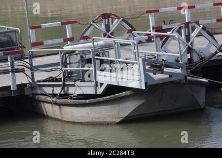 Bateaux sur la rivière Pô Mantova Italie Banque D'Images