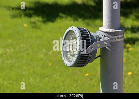 Lampe LED urbaine moderne et compacte grise Banque D'Images