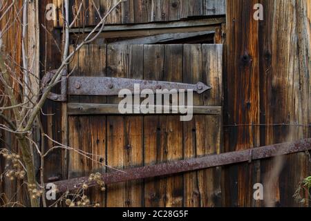 Ancienne porte en bois. Image de la porte en bois brun. Banque D'Images