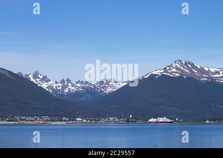 Ville la plus au sud dans le monde. Puerto Williams cityscape de canal de Beagle. Chili vue Banque D'Images