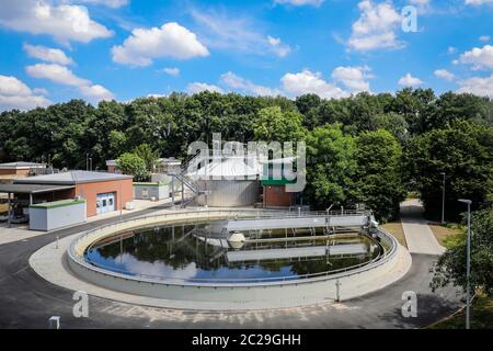 Voerde, Niederrhein, Rhénanie-du-Nord-Westphalie, Allemagne - usine de traitement des eaux usées de Voerde, traitement des eaux usées dans le traitement des eaux usées modernisé Banque D'Images