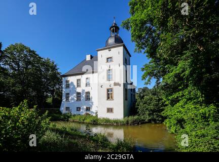 Voerde, Basse-Rhin, Rhénanie-du-Nord-Westphalie, Allemagne - Wasserschloss Haus Voerde, depuis 1950 Haus Voerde appartient aujourd'hui à la ville de Voerde Banque D'Images