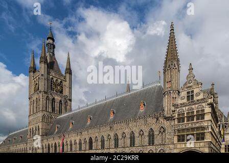 Halle aux Draps d'Ypres, Belgique Banque D'Images