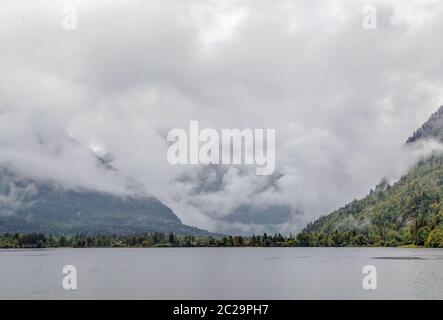 Vue sur le lac Hallstatt, Autriche Banque D'Images
