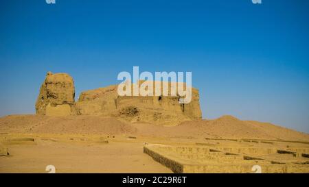 Vue sur le temple de Deffufa occidental, Kerma, Nubia, Soudan Banque D'Images