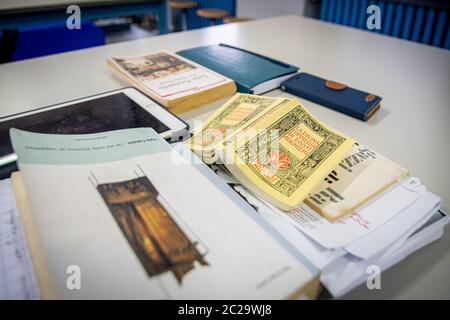 Milan - Premier jour d'examens d'état à l'école secondaire d'Alessandro Volta. Maturité 2020 pendant l'urgence du coronavirus (Marco Passaro/Fotogramma, Milan - 2020-06-17) p.s. la foto e' utilizzabile nel rispetto del contento in cui e' statesta a scatata, e senza intento diffamatorio del decoro delle persone rappresentate Banque D'Images