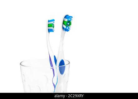 Des brosses à dents en verre isolé sur fond blanc. With clipping path Banque D'Images