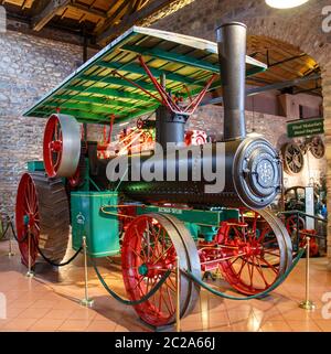 Istanbul, Turquie, mars 2019 : tracteur Attman Taylor Machinery Co. Dans le musée industriel Rahmi M. Koc. Le musée Koc possède l'un des Banque D'Images