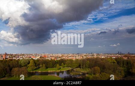 Magnifique paysage urbain surplombant la ville d'Amsterdam aux pays-Bas Banque D'Images