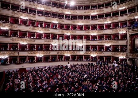 Vue panoramique intérieure de l'opéra la Scala de Milan Banque D'Images