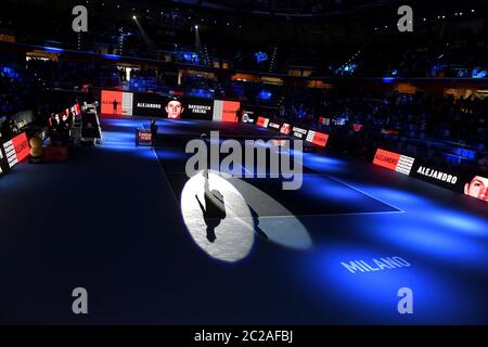 Tableau de bord numérique du court de tennis intérieur, Allianz Arena ; lors des finales ATP de la prochaine génération, à Milan. Banque D'Images