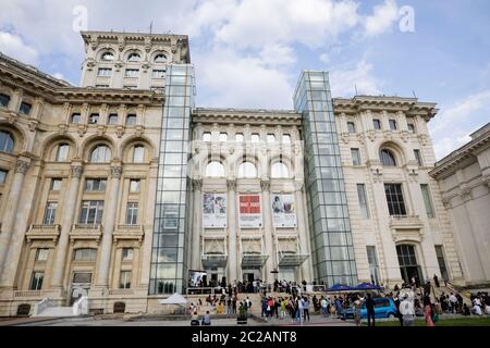 Bucarest, Roumanie - 10 juin 2020 : Musée national d'art contemporain à l'intérieur du Palais du Parlement. Banque D'Images