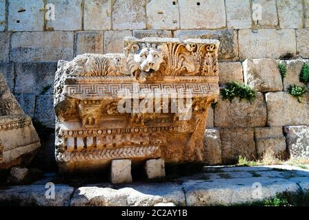 Ruines du temple de Jupiter et la grande cour d'Héliopolis , Baalbek, vallée de la Bekaa au Liban Banque D'Images