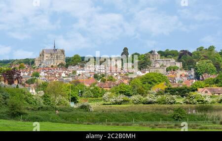 Vue panoramique sur le marché de la ville historique d'Arundel dans le West Sussex, Angleterre, Royaume-Uni. Banque D'Images