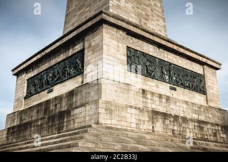 Des détails architecturaux de l'Édifice Wellington Testimonial obélisque dans le Phoenix Park de Dublin, Irlande sur une journée d'hiver Banque D'Images