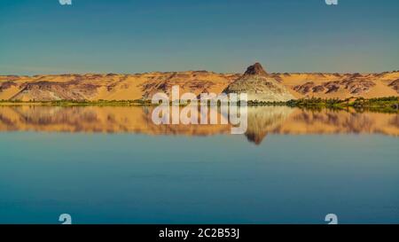 Vue panoramique sur le lac Teli, groupe de lacs d'Ounianga Serir à Ennedi, Tchad Banque D'Images