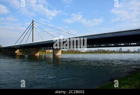 Pont sur le rhin Banque D'Images