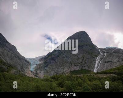 Vue panoramique sur le Glacier Briksdal en Norvège Banque D'Images