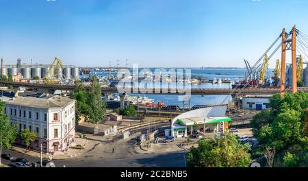 Odessa, Ukraine - 09,059.2019. Vue panoramique du port de pratique à Odessa port à un matin d'été ensoleillé Banque D'Images