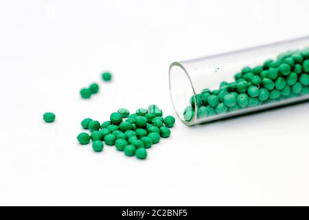 Des granules dans diverses formes et contenants Banque D'Images