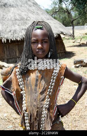 Afrique, Éthiopie, zone de Debub Omo, femmes de Tsamai. (Également Tsemai) Groupe ethnique de éleveurs de bétail et d'agriculteurs situé dans le sud-ouest de l'Éthiopie, en ouest Banque D'Images