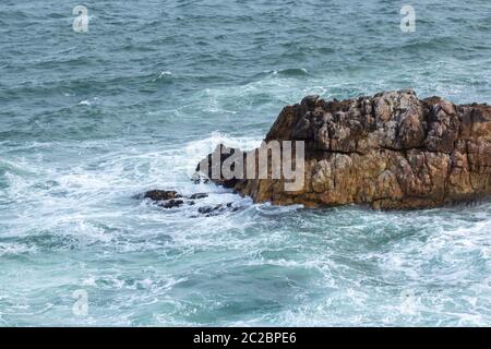 Vue sur la mer depuis Hermanus Cliff Path, Hermanus, Western Cape, Afrique du Sud Banque D'Images