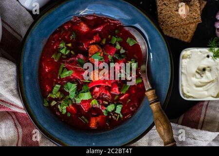 Soupe de betteraves ukrainienne borscht Banque D'Images