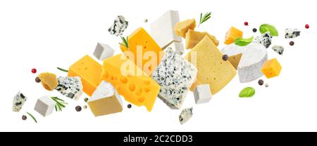 Assortiment de fromages isolé sur fond blanc Banque D'Images