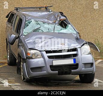 Après avoir rouler sur SUV méconnaissable d'accident de la circulation Banque D'Images