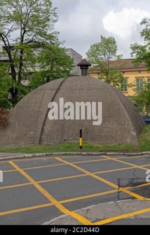 Abri de survie en béton à partir de la guerre froide Banque D'Images