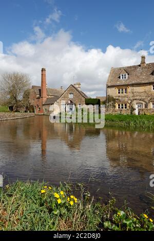 Le musée Old Mill et cotswold cottages près de River Eye, Lower Slaughter, Cotswolds, Gloucestershire, Angleterre, Royaume-Uni, Europe Banque D'Images