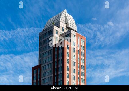 Brooklyn, NY / USA - JUL 31 2018: J Condominium au 100 Jay St. à DUMBO Banque D'Images