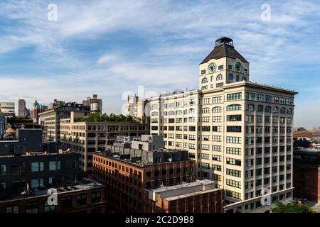 Brooklyn, NY / USA - JUL 31 2018 : bâtiments historiques de la Tour de l'horloge à Dumbo Banque D'Images